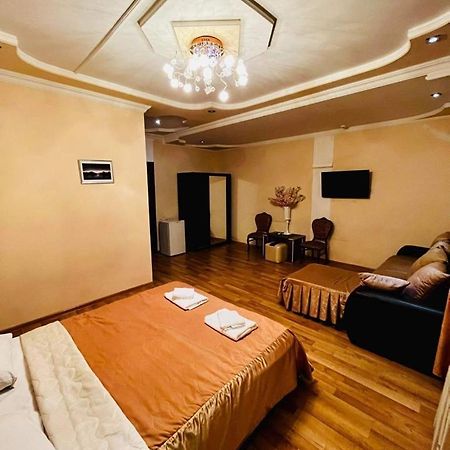 Lux Palace Hotel Kutaisi Ngoại thất bức ảnh