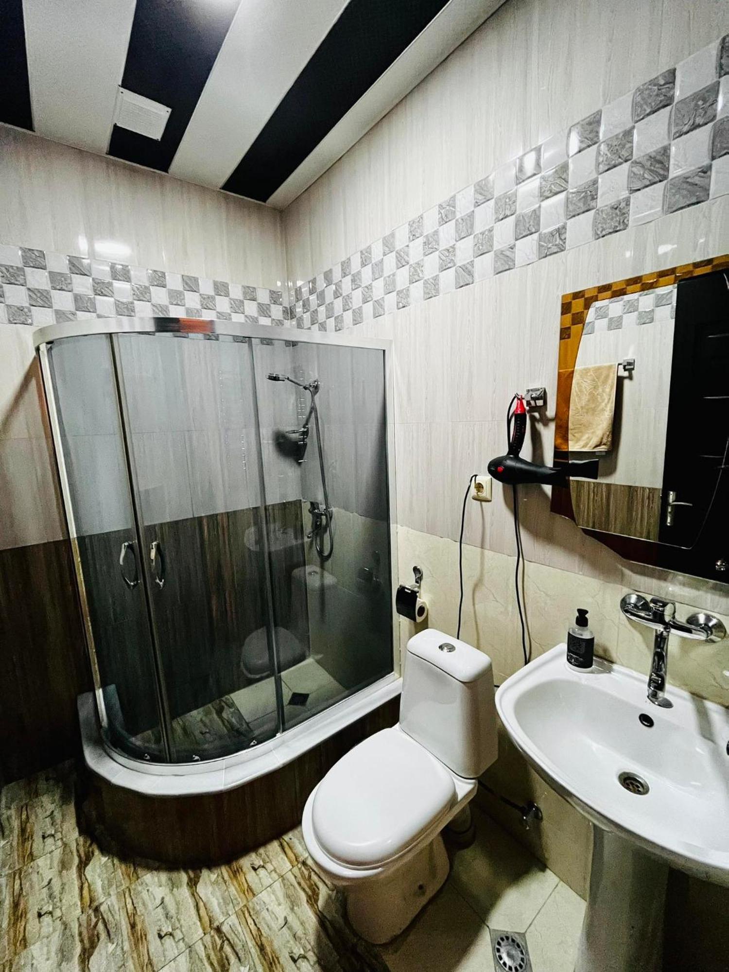 Lux Palace Hotel Kutaisi Ngoại thất bức ảnh