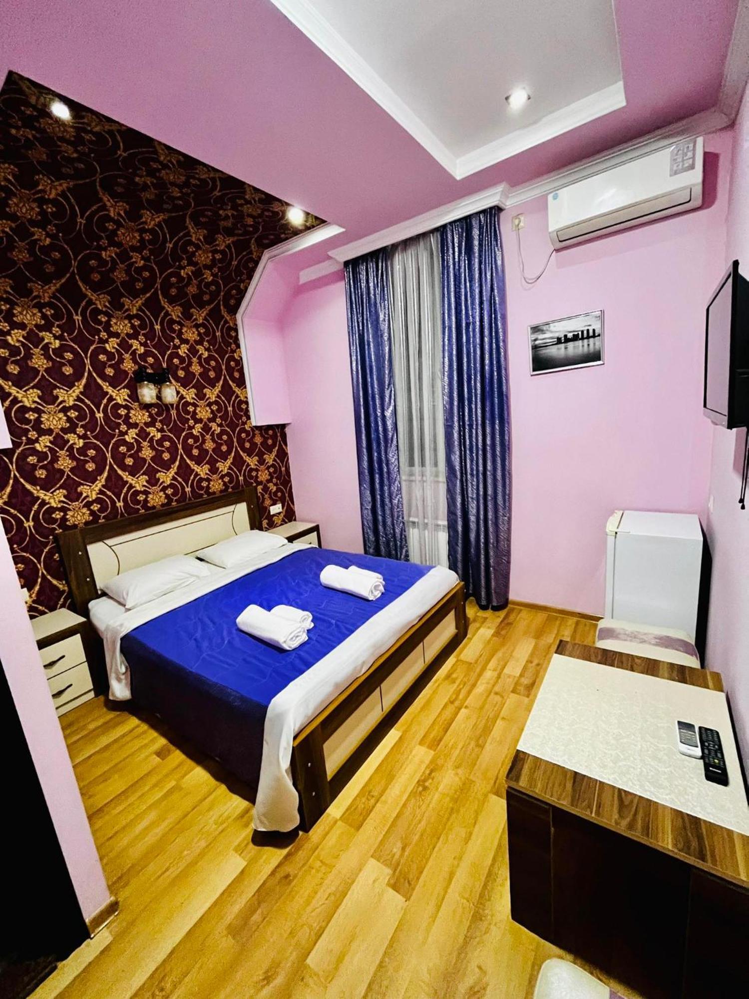 Lux Palace Hotel Kutaisi Ngoại thất bức ảnh