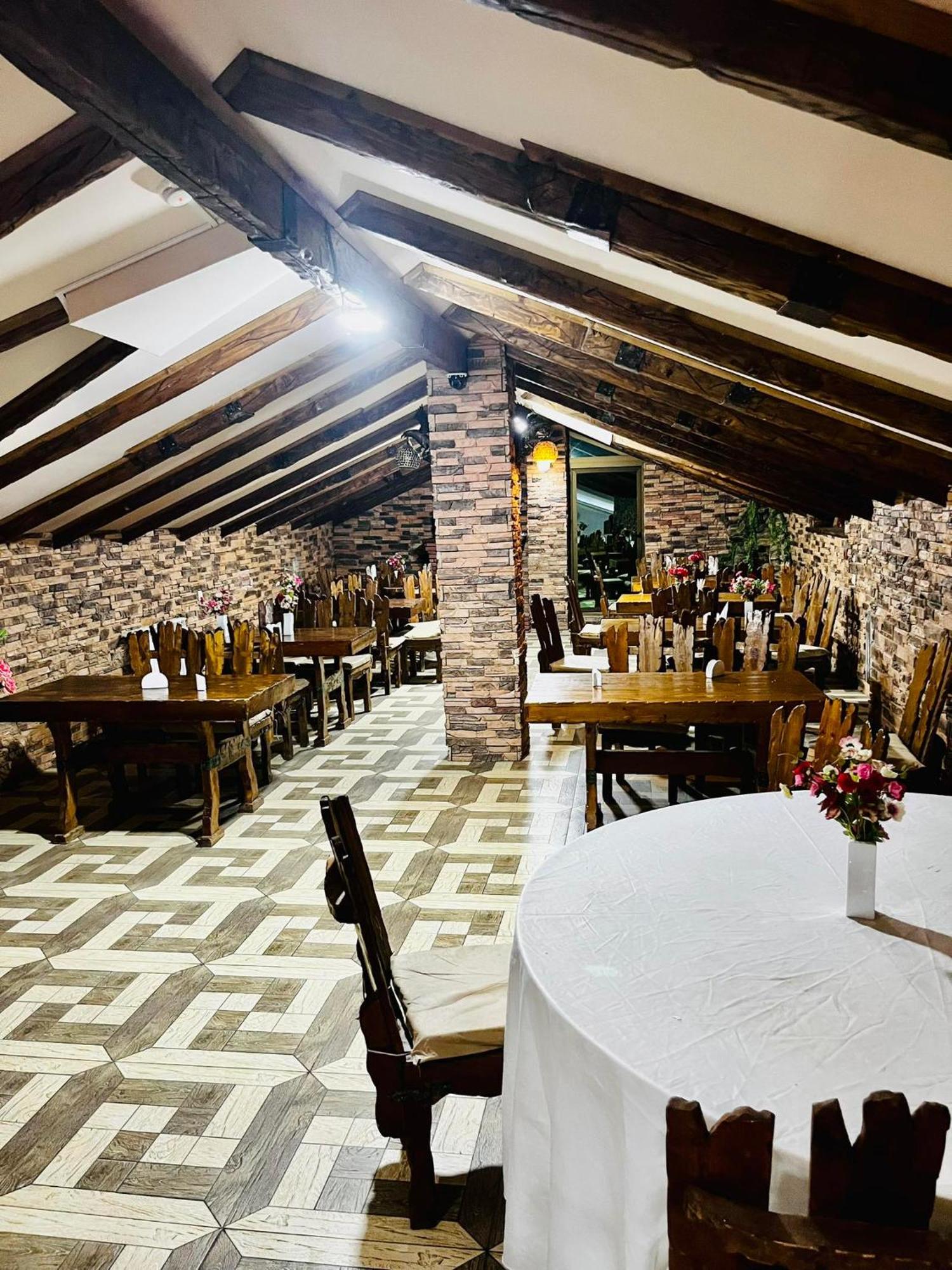 Lux Palace Hotel Kutaisi Ngoại thất bức ảnh