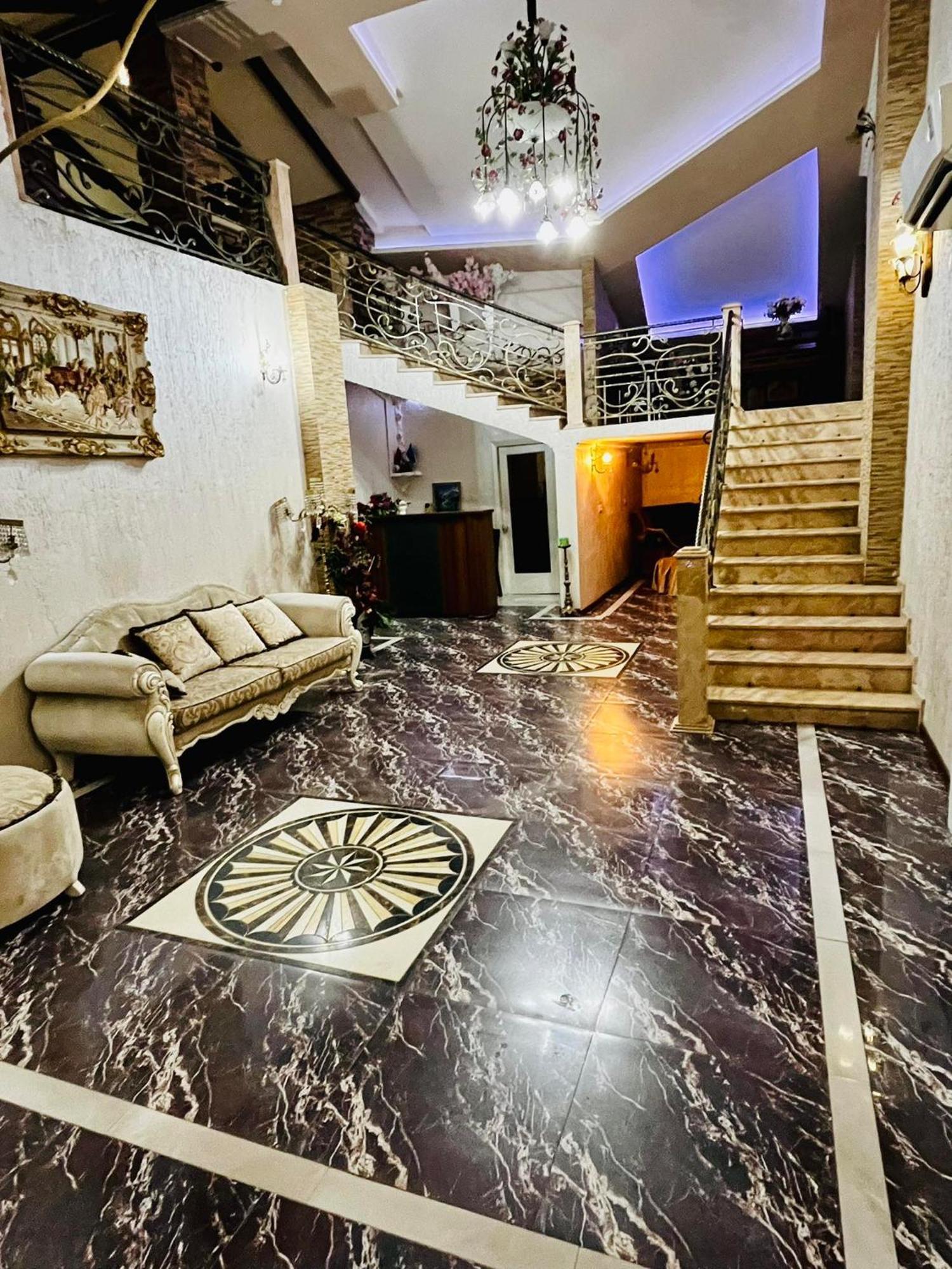Lux Palace Hotel Kutaisi Ngoại thất bức ảnh