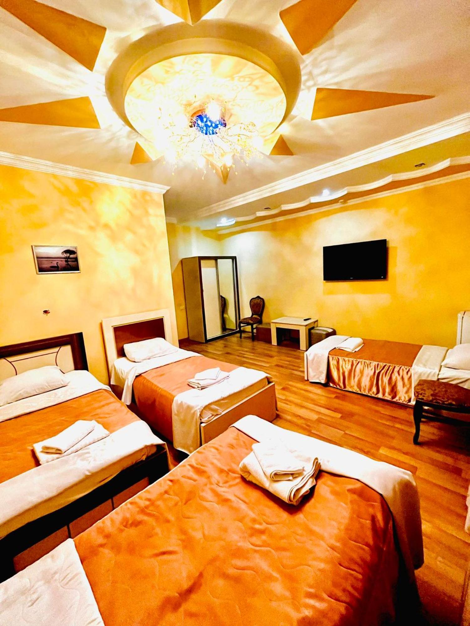 Lux Palace Hotel Kutaisi Ngoại thất bức ảnh
