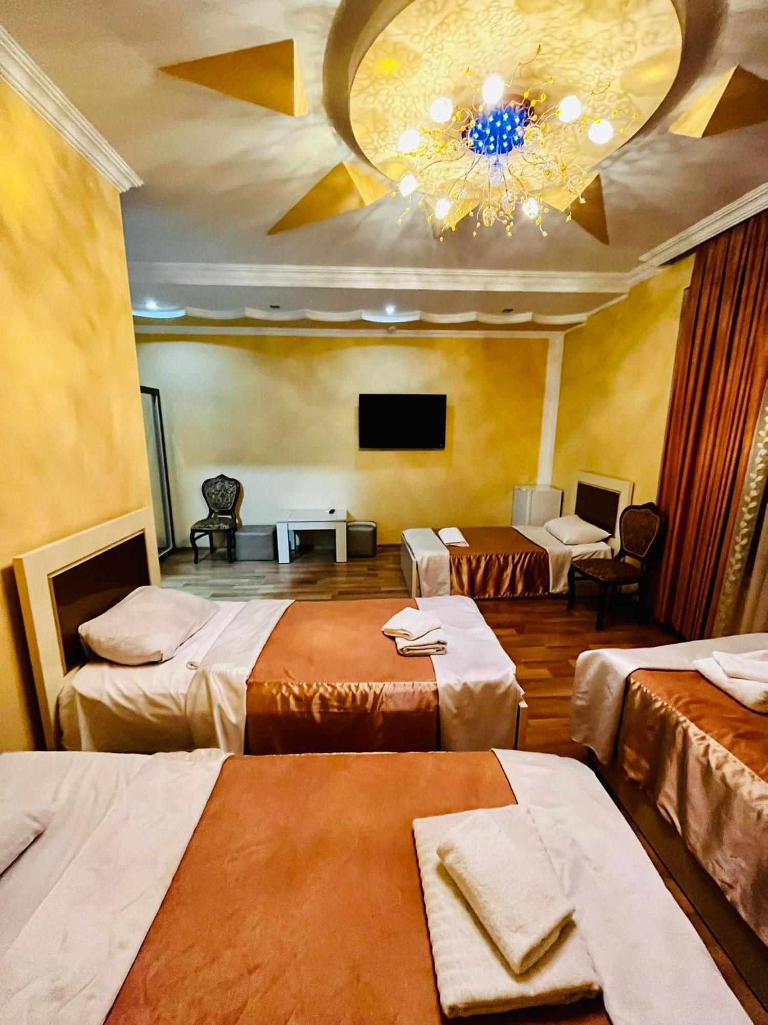 Lux Palace Hotel Kutaisi Ngoại thất bức ảnh