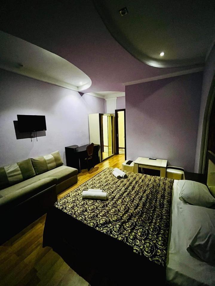 Lux Palace Hotel Kutaisi Ngoại thất bức ảnh