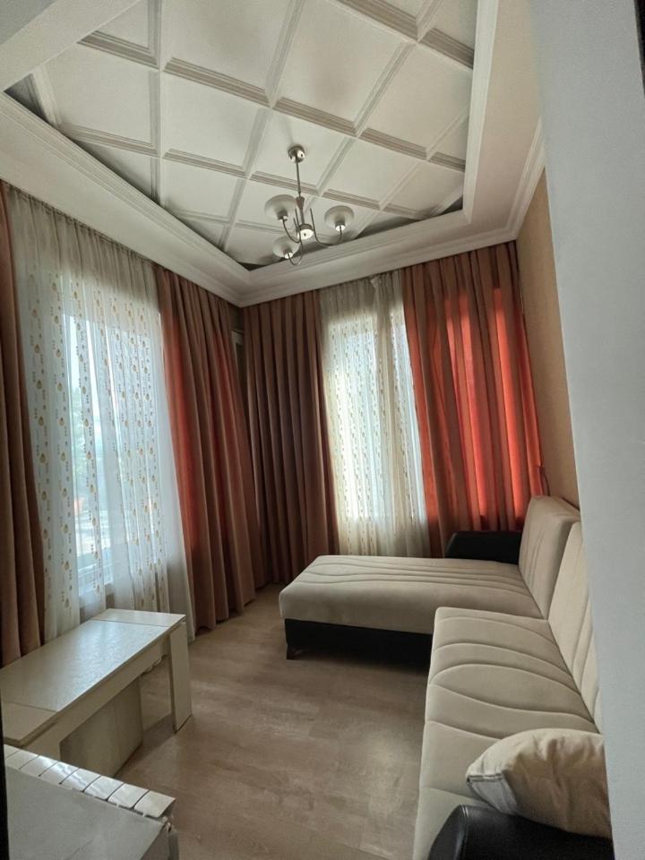 Lux Palace Hotel Kutaisi Ngoại thất bức ảnh
