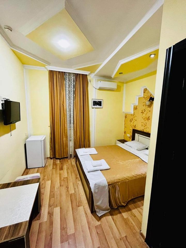 Lux Palace Hotel Kutaisi Ngoại thất bức ảnh