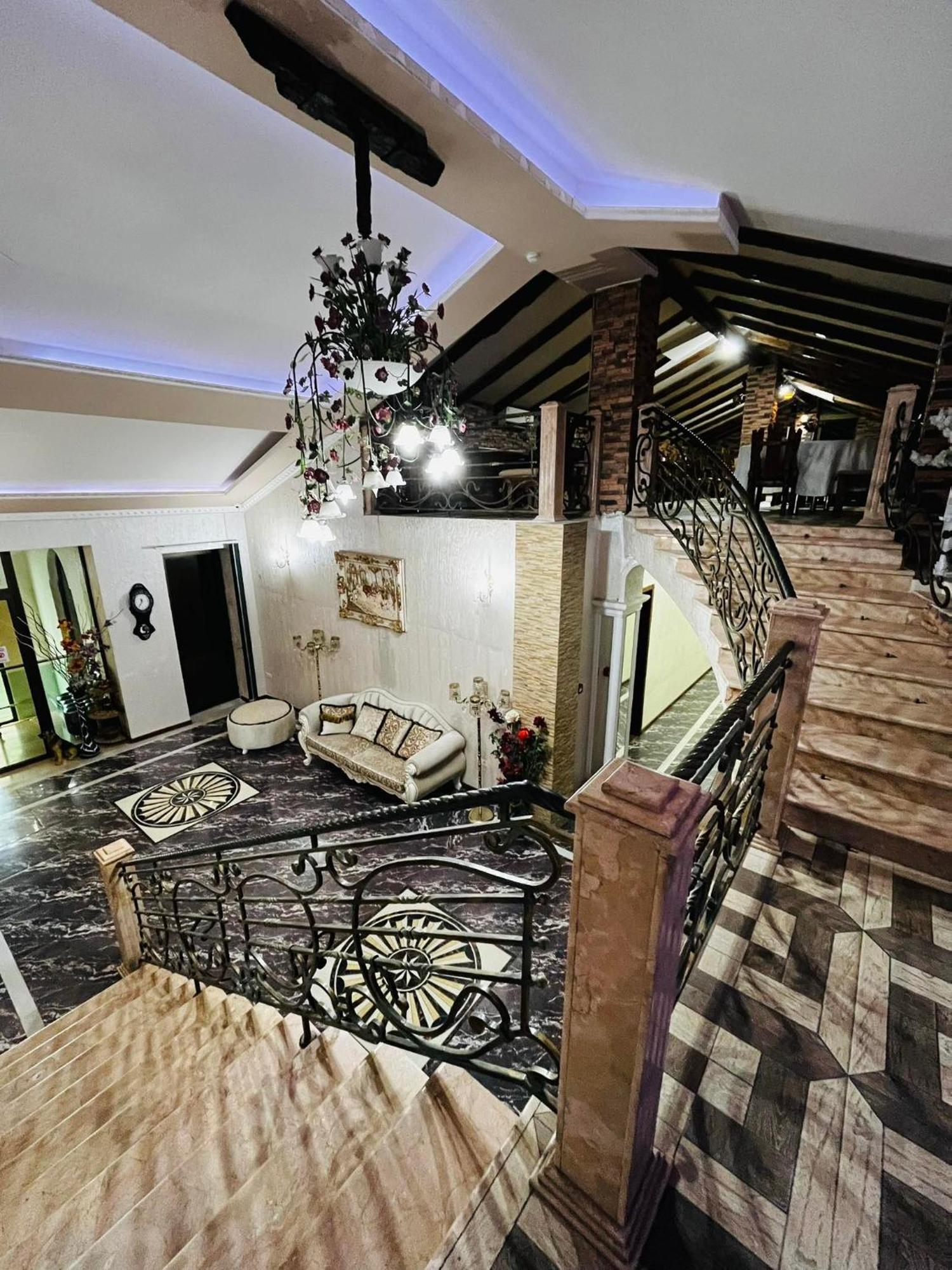 Lux Palace Hotel Kutaisi Ngoại thất bức ảnh