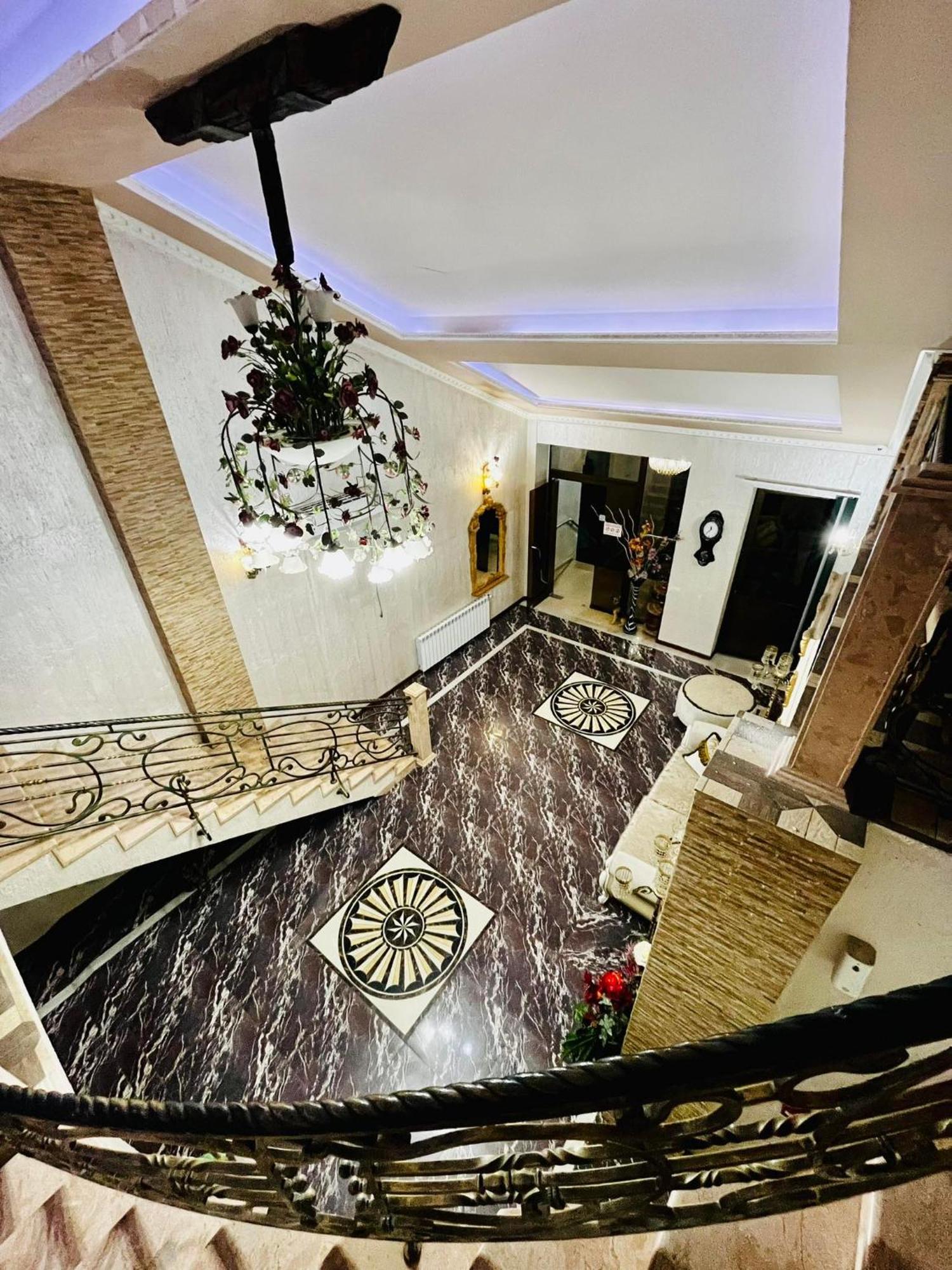 Lux Palace Hotel Kutaisi Ngoại thất bức ảnh