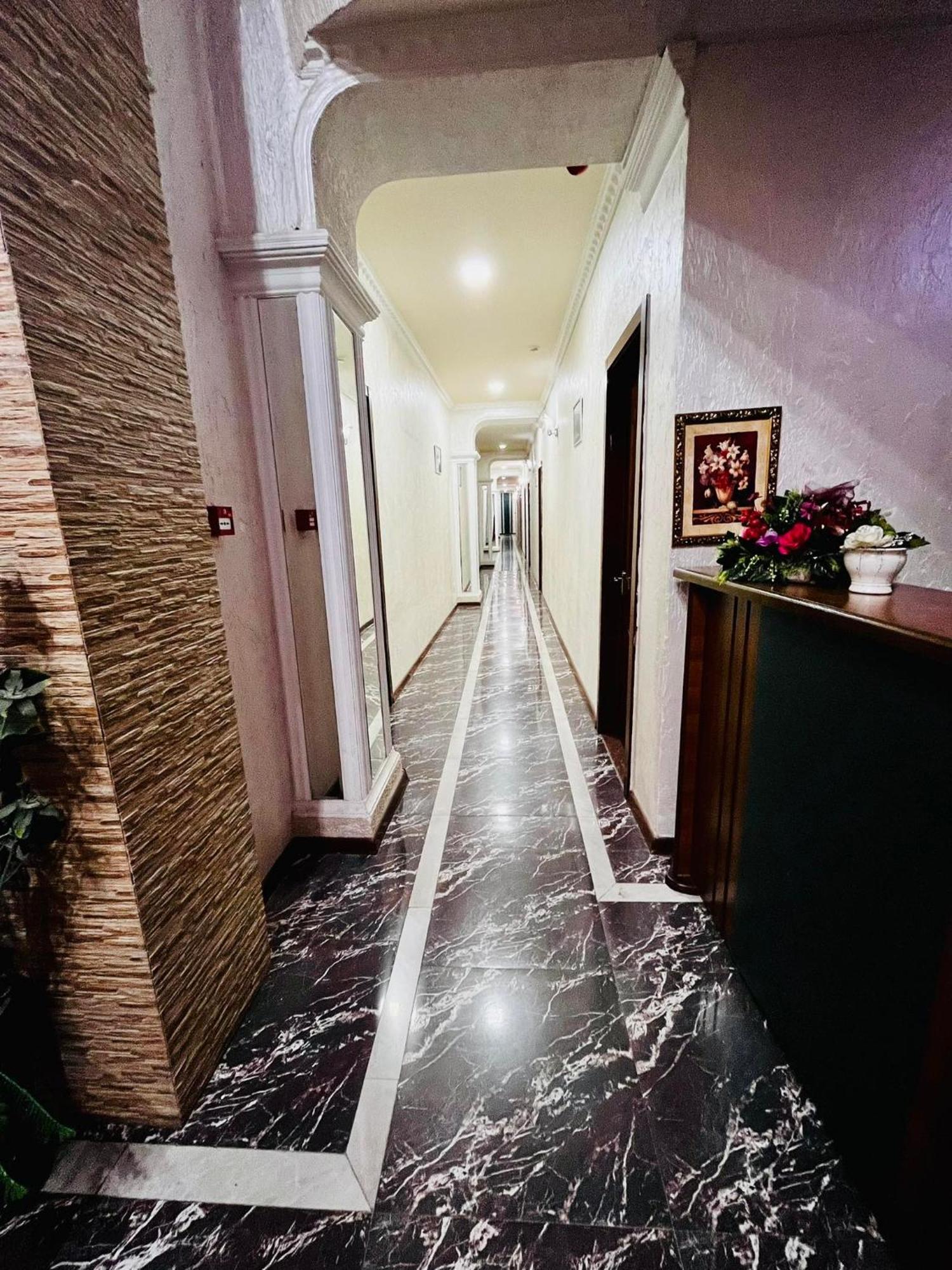 Lux Palace Hotel Kutaisi Ngoại thất bức ảnh