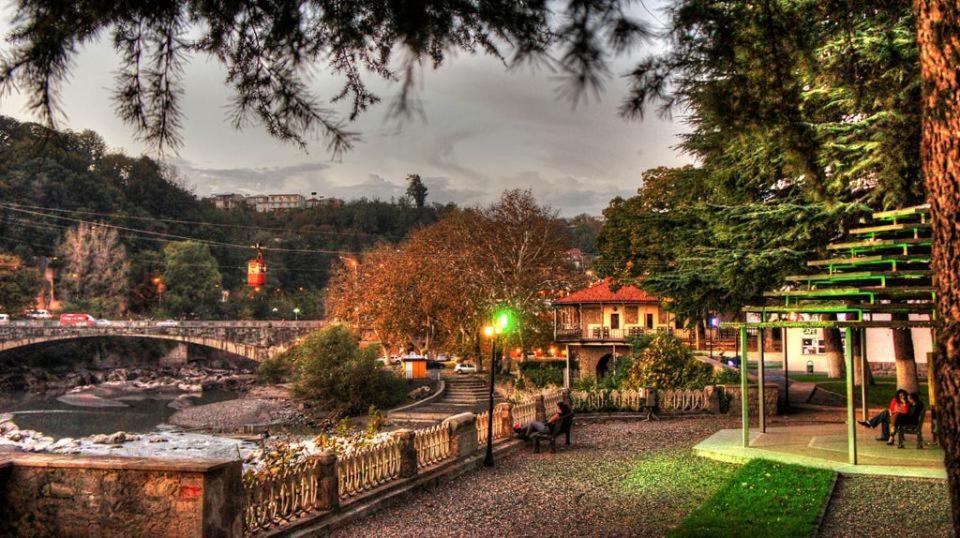 Lux Palace Hotel Kutaisi Ngoại thất bức ảnh