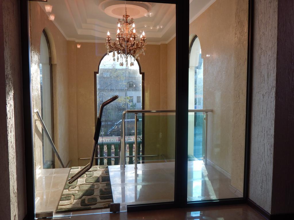 Lux Palace Hotel Kutaisi Ngoại thất bức ảnh