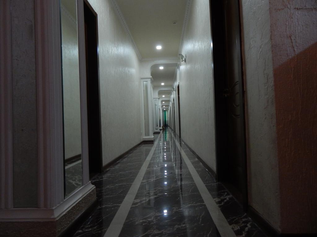 Lux Palace Hotel Kutaisi Ngoại thất bức ảnh