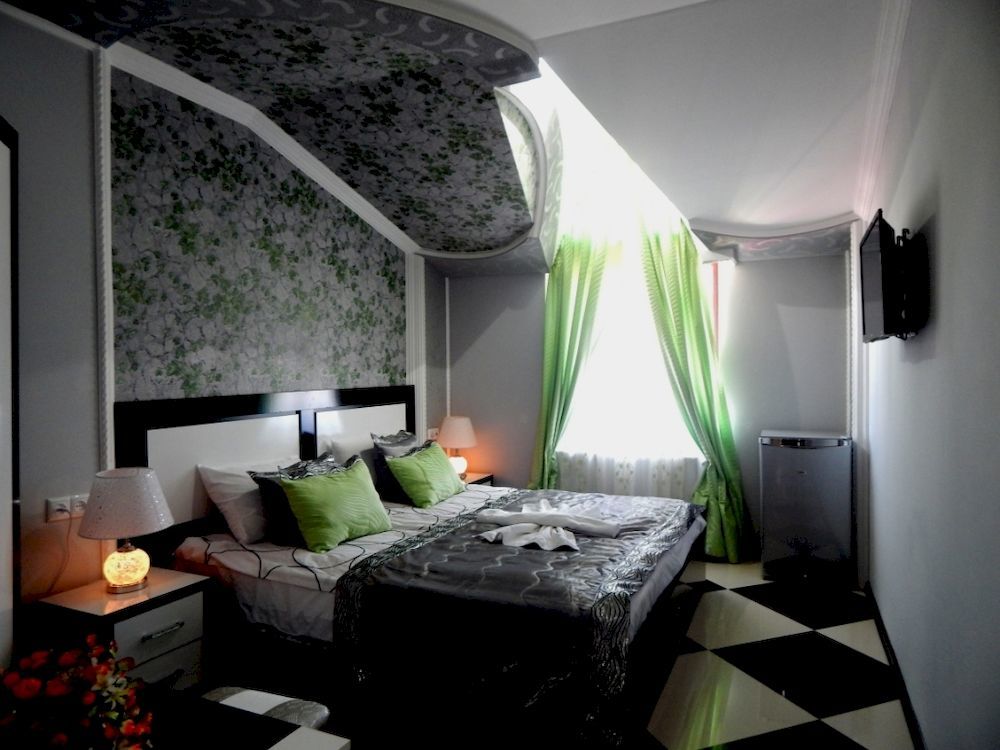 Lux Palace Hotel Kutaisi Ngoại thất bức ảnh