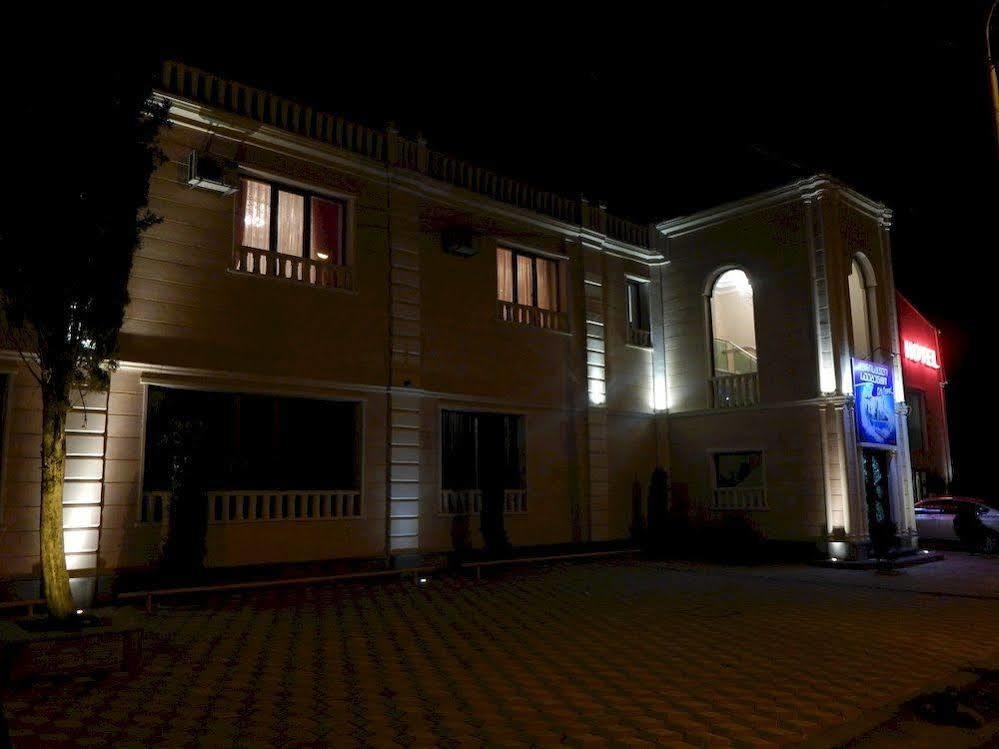 Lux Palace Hotel Kutaisi Ngoại thất bức ảnh